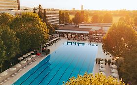 Living Place Hotel